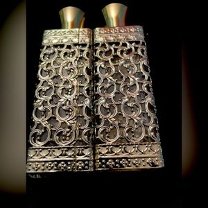 Ornate gold sale and pepper shackers set